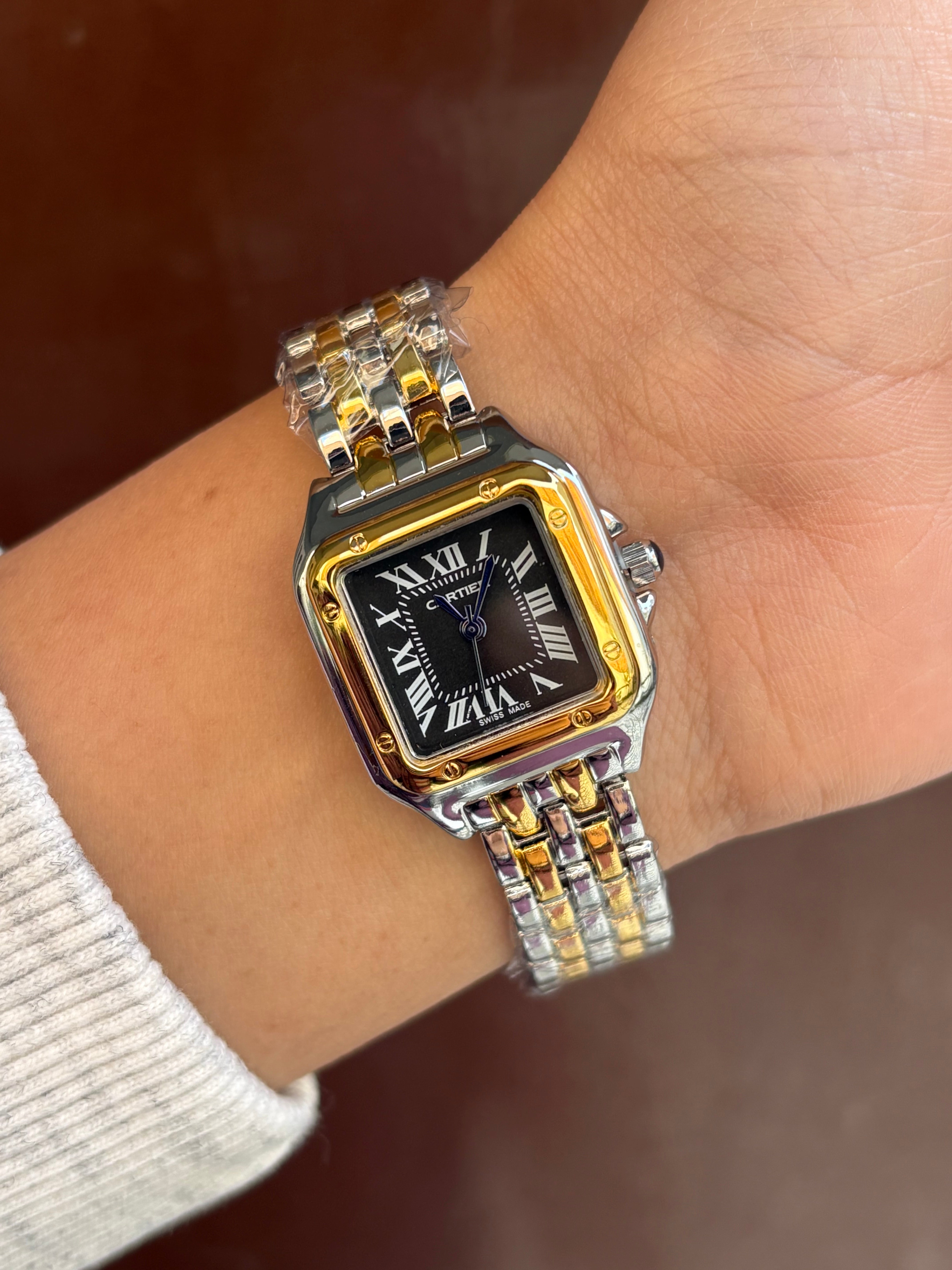 Square dial watch -008