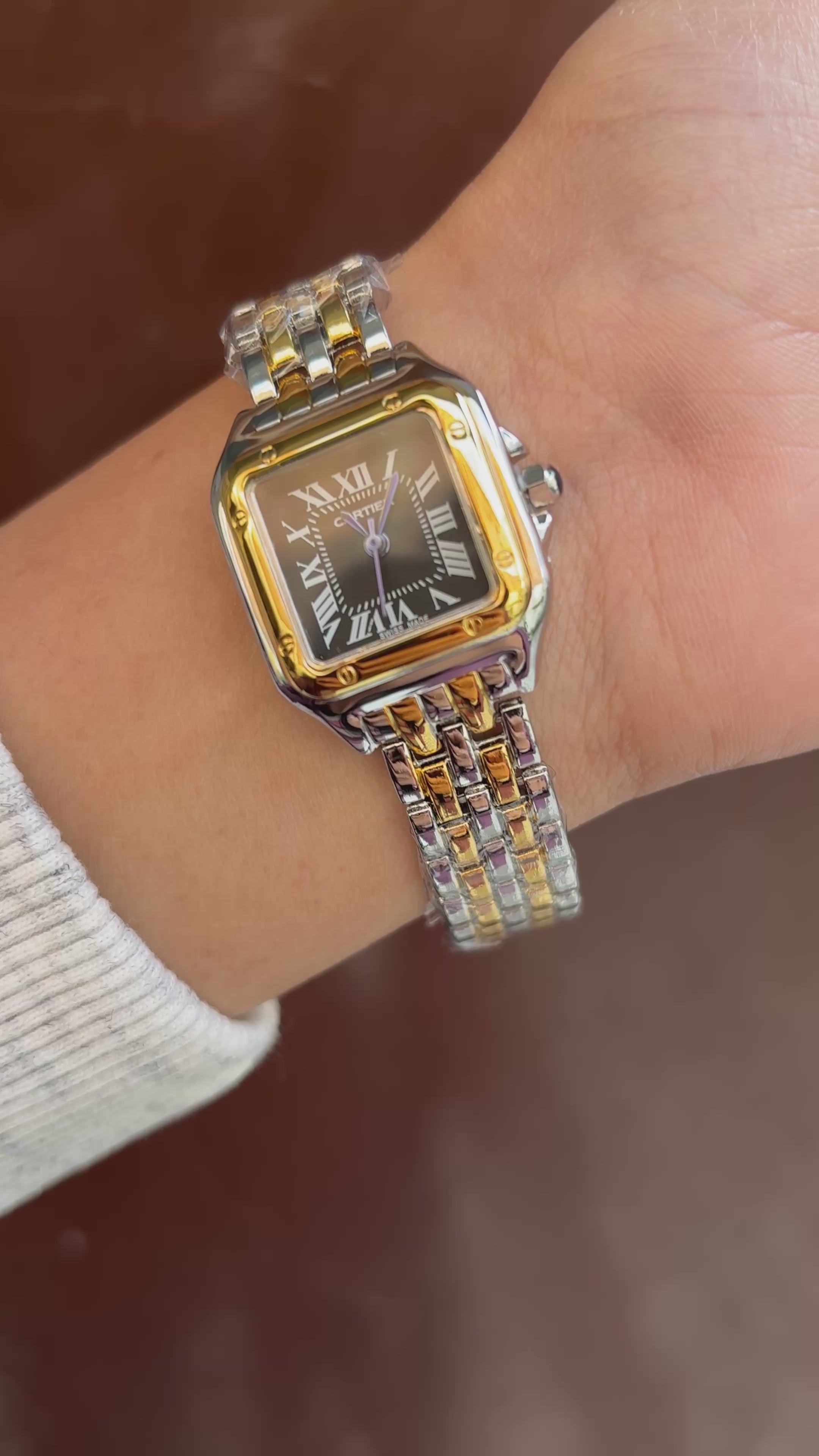 Square dial watch -008